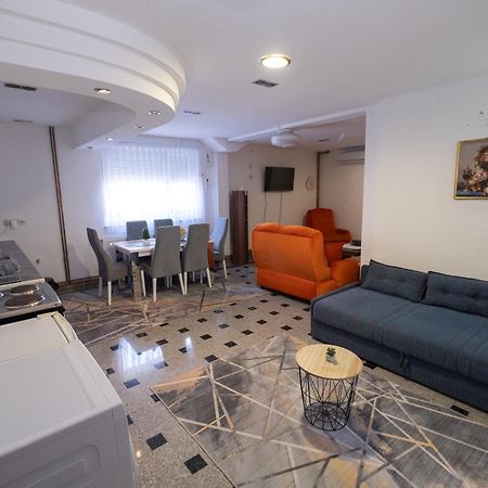 Good People Apartment Bihac Bagian luar foto