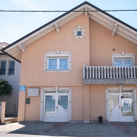 Good People Apartment Bihac Bagian luar foto
