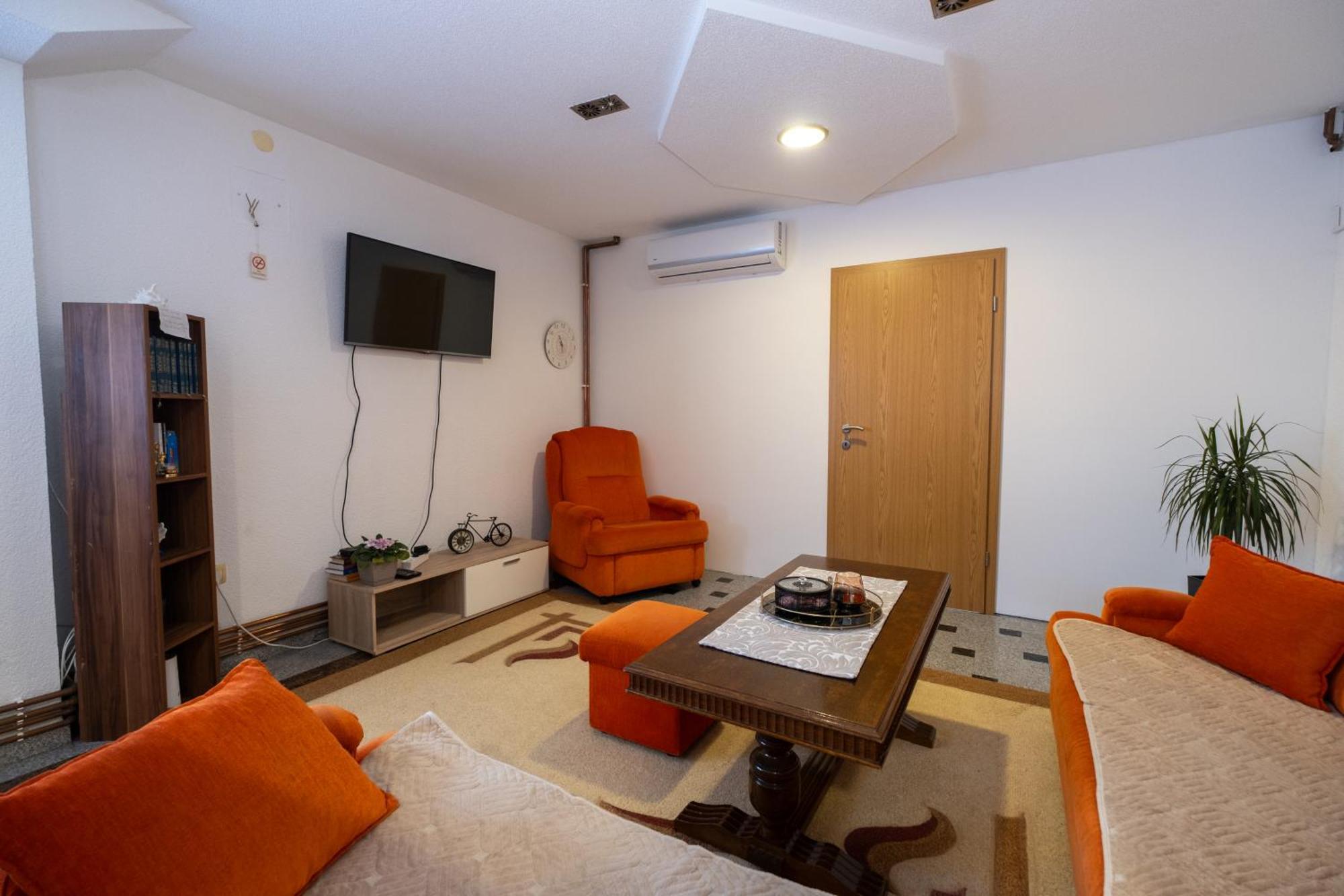 Good People Apartment Bihac Bagian luar foto