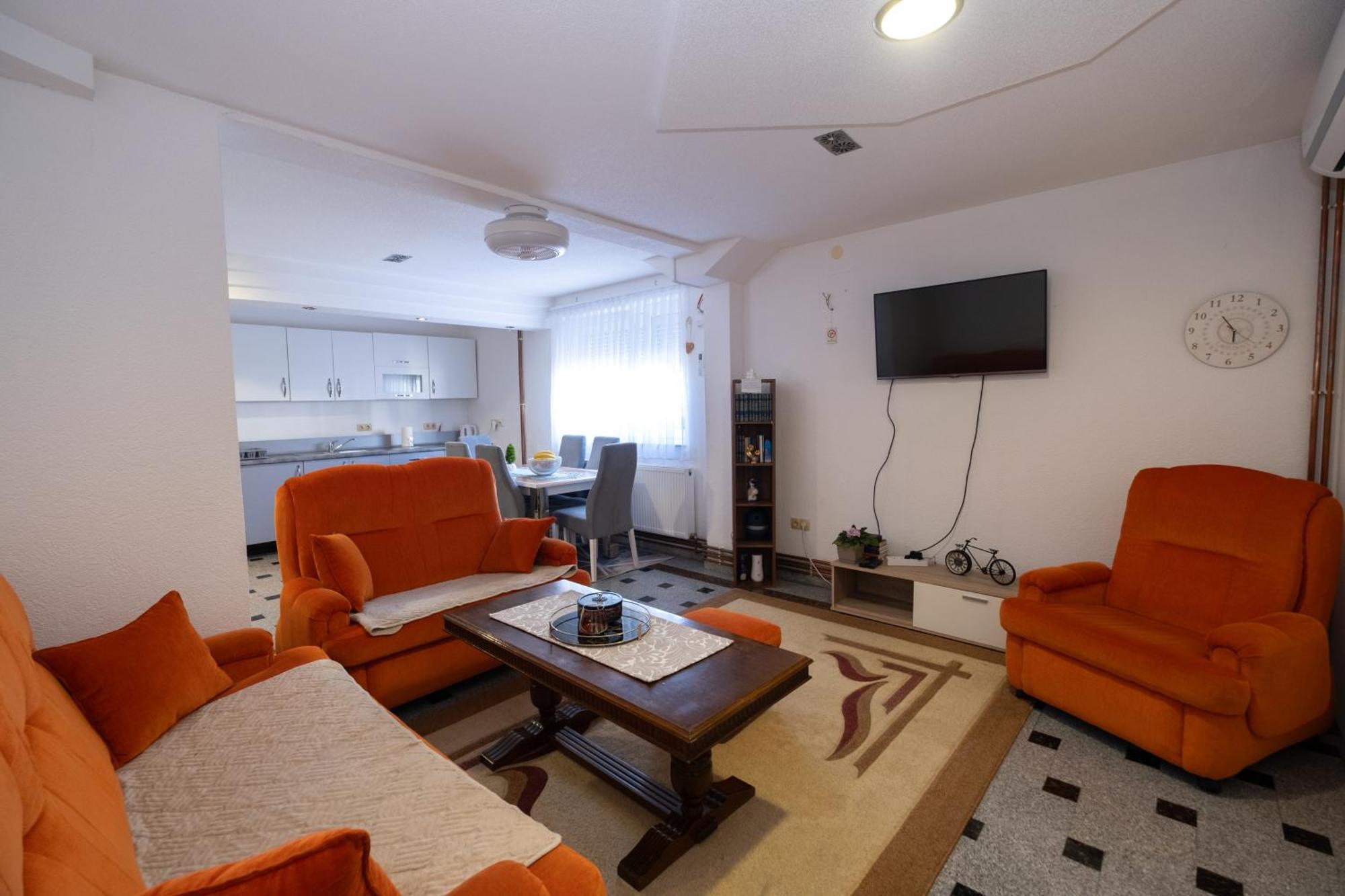 Good People Apartment Bihac Bagian luar foto
