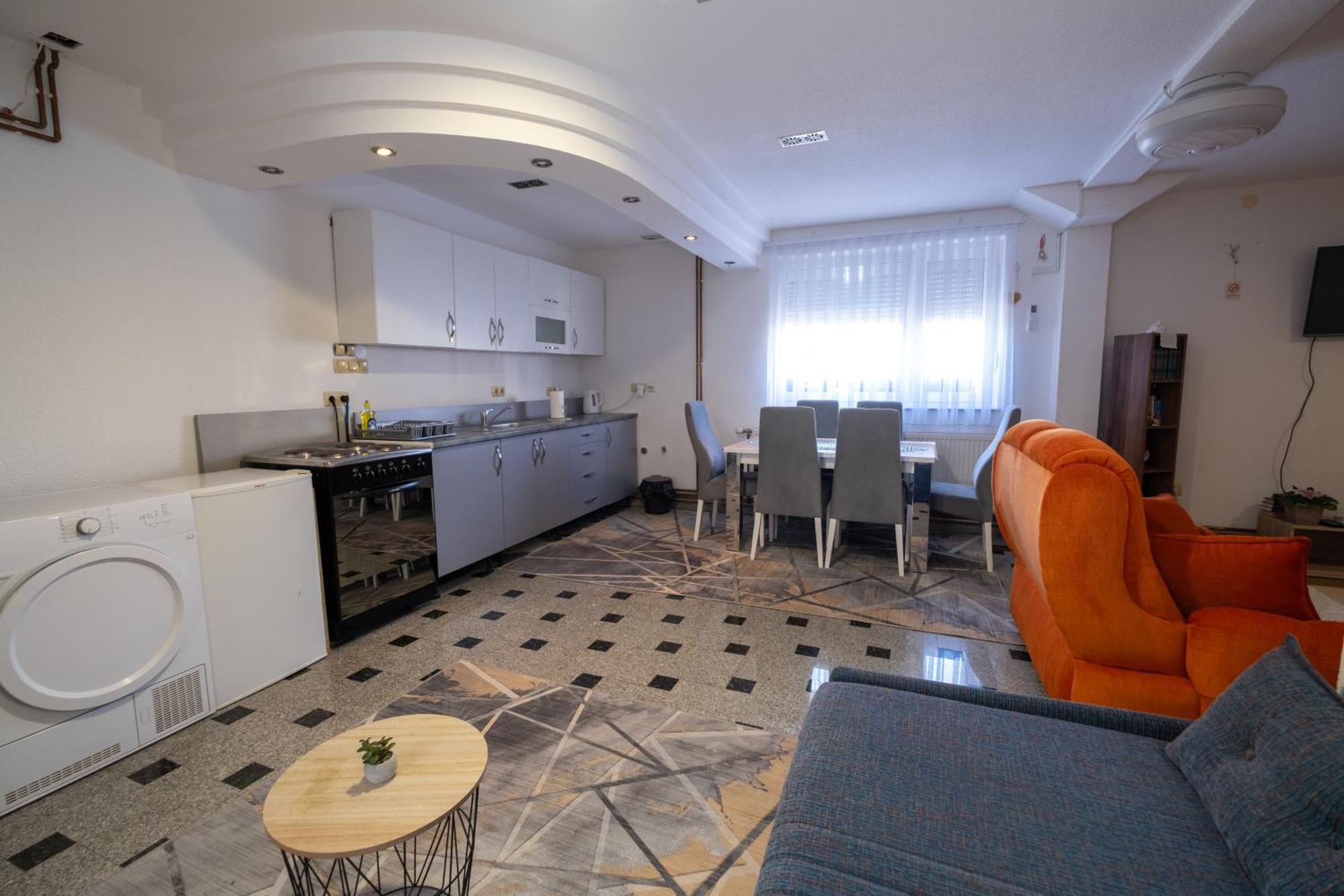 Good People Apartment Bihac Bagian luar foto