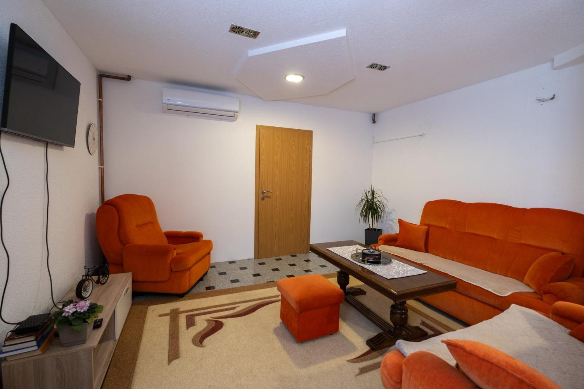 Good People Apartment Bihac Bagian luar foto