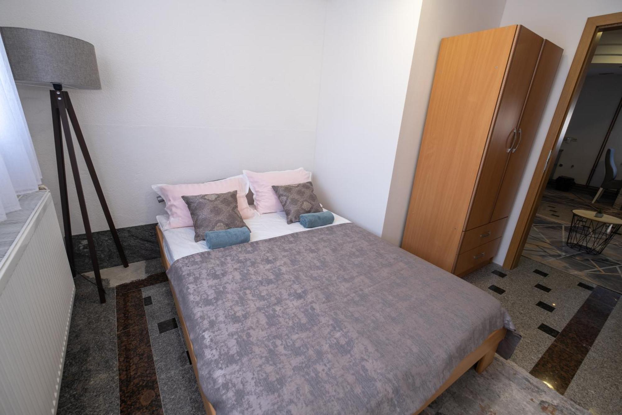 Good People Apartment Bihac Bagian luar foto