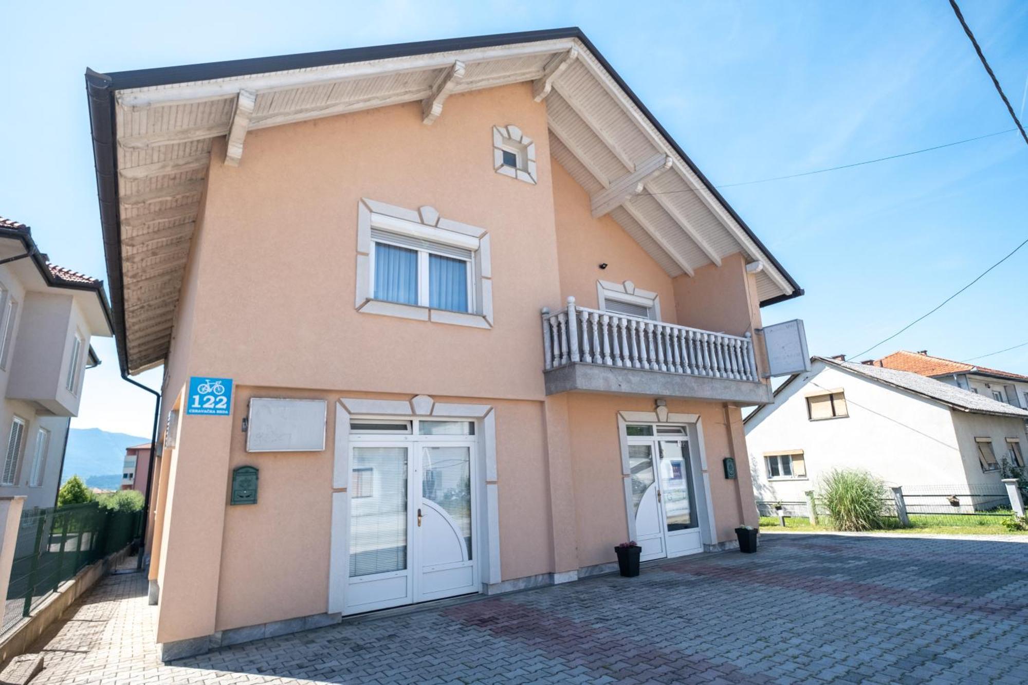 Good People Apartment Bihac Bagian luar foto